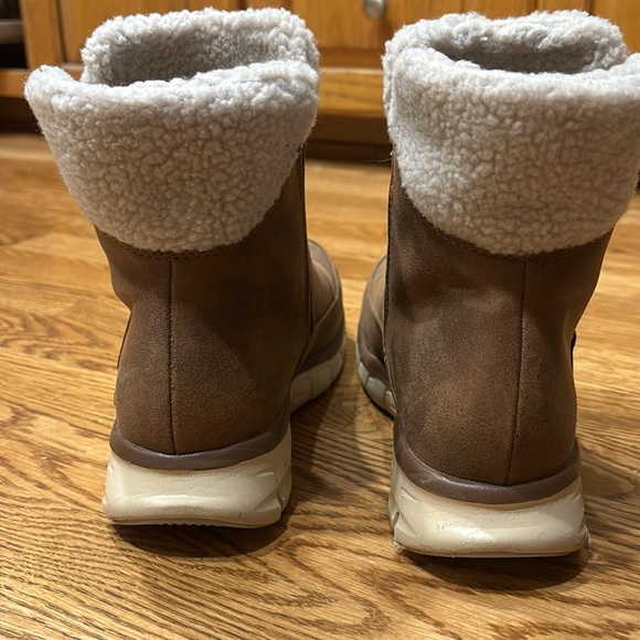 Skechers Synergy Snow Boots - Picture 2 of 4